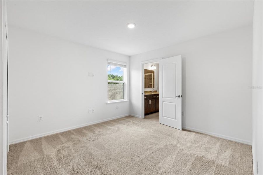 Spacious, unfurnished interior of a new home in Avalon Woods, Newberry (Image 19).