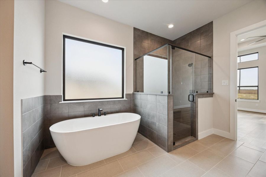 Furnished interior view inside a new home in Lakeview, Waller (Image 15).