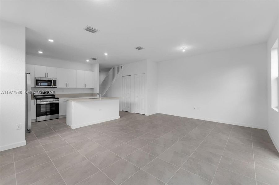 Spacious, unfurnished interior of a new home in , Florida City (Image 22).