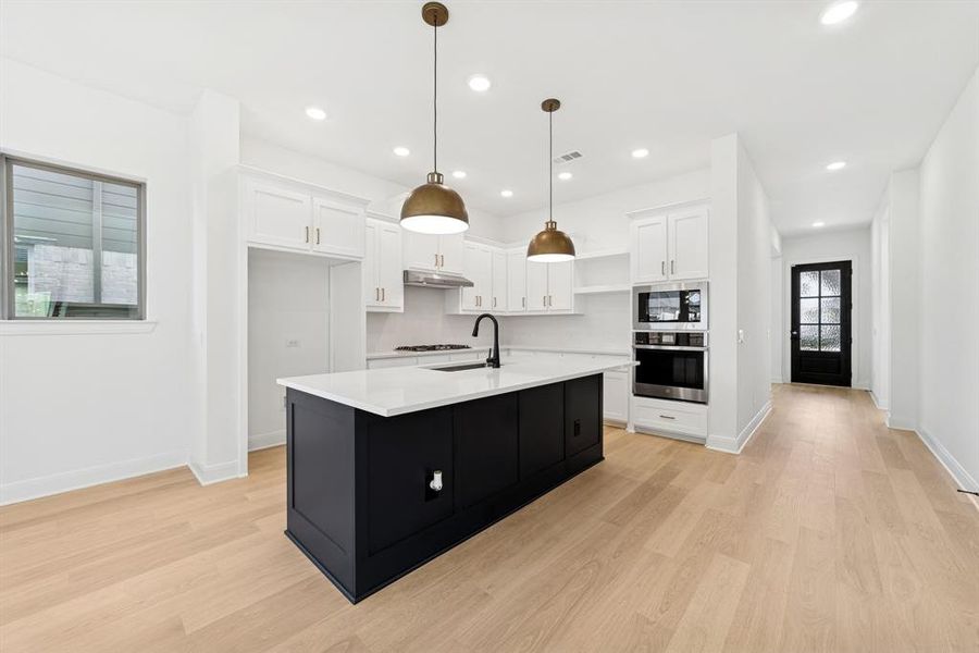 Furnished interior view inside a new home in Mantua Point Gardens, Van Alstyne (Image 14). Furnished interior view inside a new home in Mantua Point Gardens, Van Alstyne (Image 14).