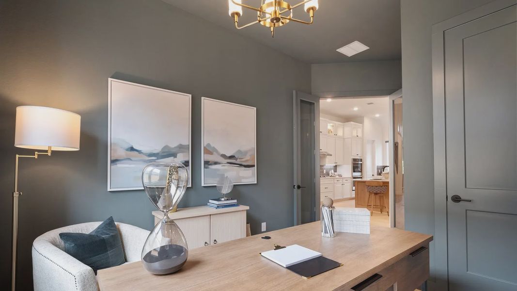 Representative furnished interior of a home built from the Hampton by Chesmar Homes in Wildrye 60', Waller (Image 16).