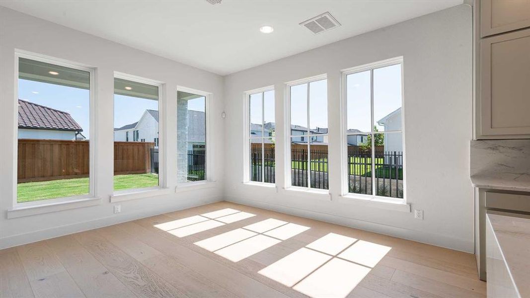 Spacious, unfurnished interior of a new home in Fields 60', Frisco (Image 15).