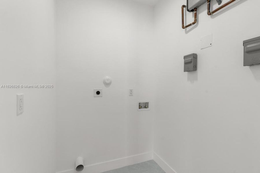 Spacious, unfurnished interior of a new home in , Cutler Bay (Image 35).