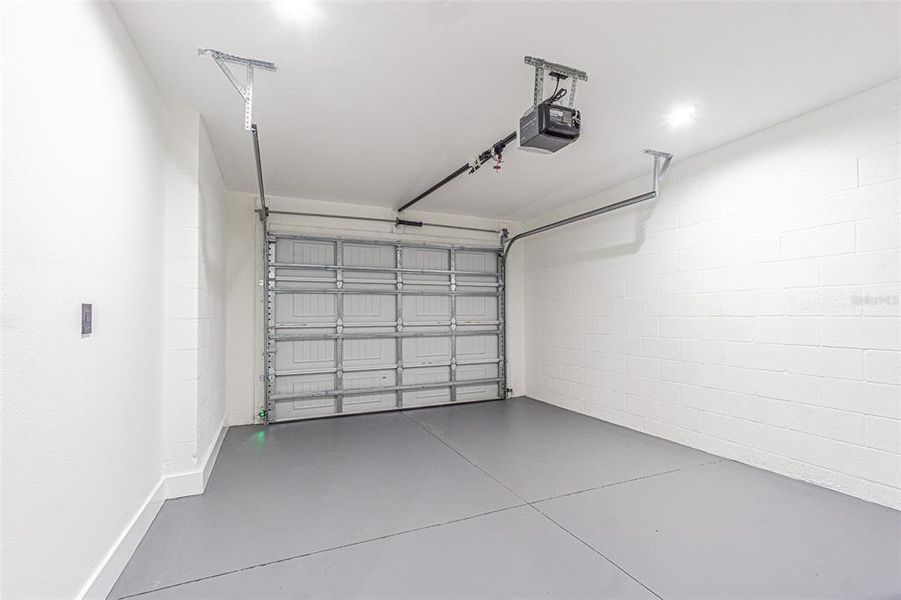Spacious, unfurnished interior of a new home in , Tampa (Image 19).