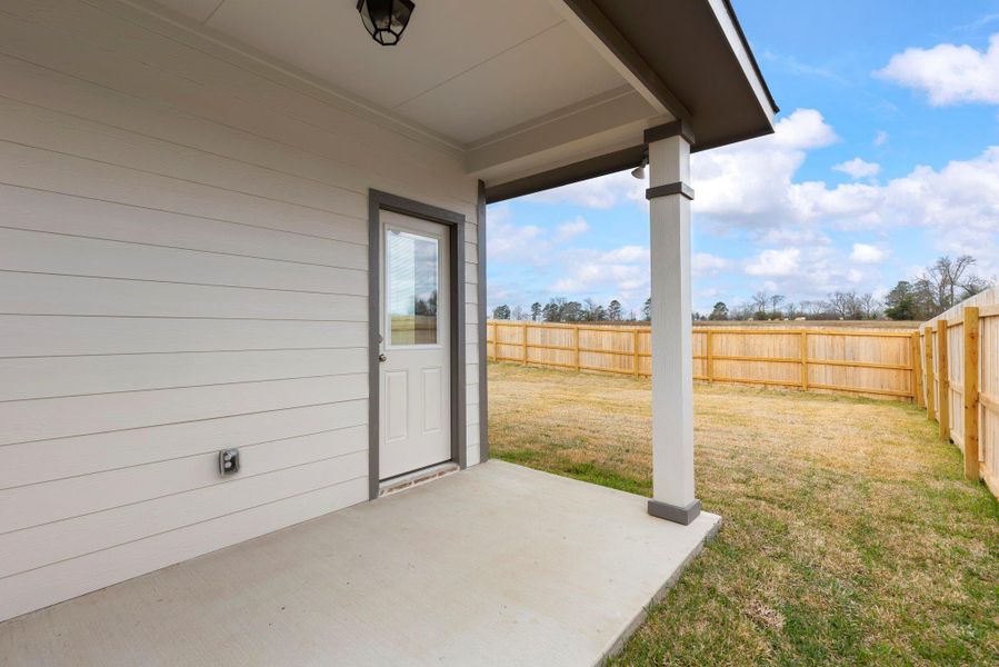 Exterior details and patio area of a home in , Huntsville (Image 23).