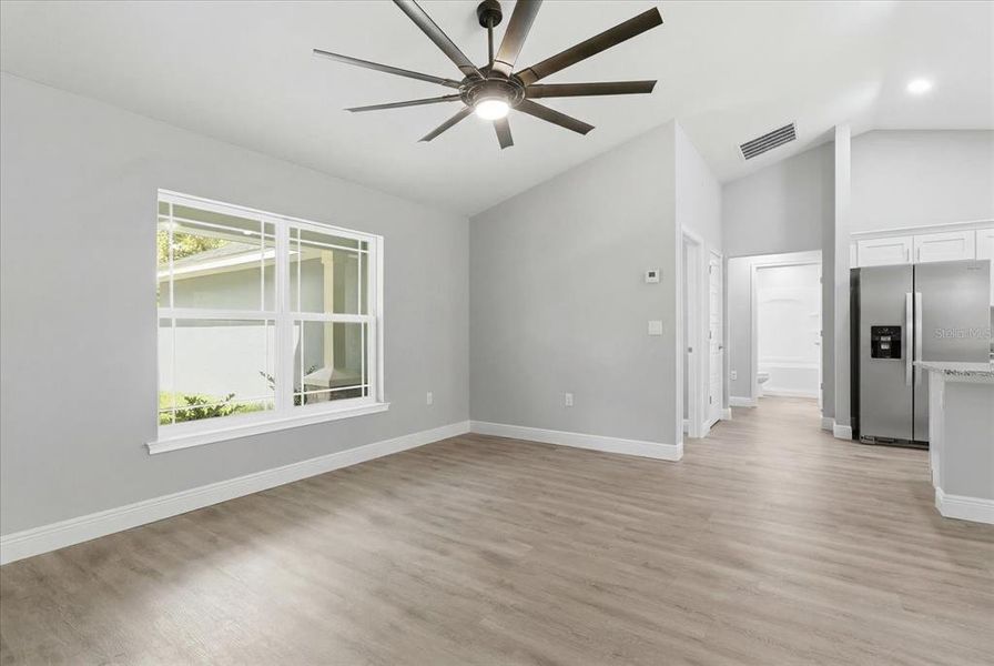 Spacious, unfurnished interior of a new home in , Dunnellon (Image 25).