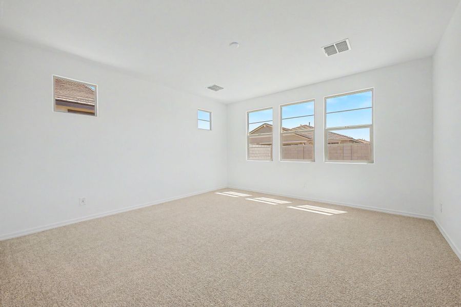 Spacious, unfurnished interior of a new home in Las Ventanas, Goodyear (Image 13).