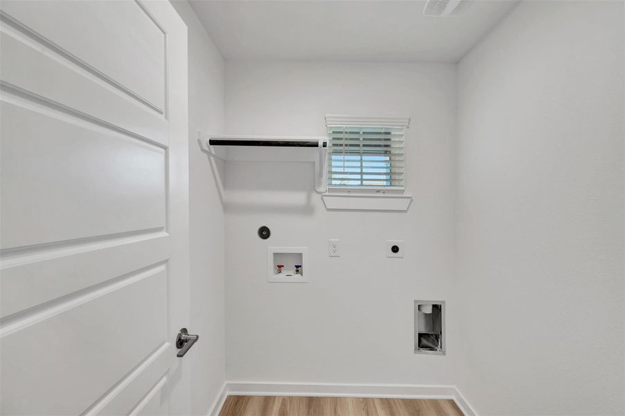 Spacious, unfurnished interior of a new home in Miller's Pond, Rosenberg (Image 17). Spacious, unfurnished interior of a new home in Miller's Pond, Rosenberg (Image 17).