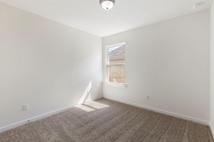 Spacious, unfurnished interior of a new home in Sterling Ridge, Huntsville (Image 13).