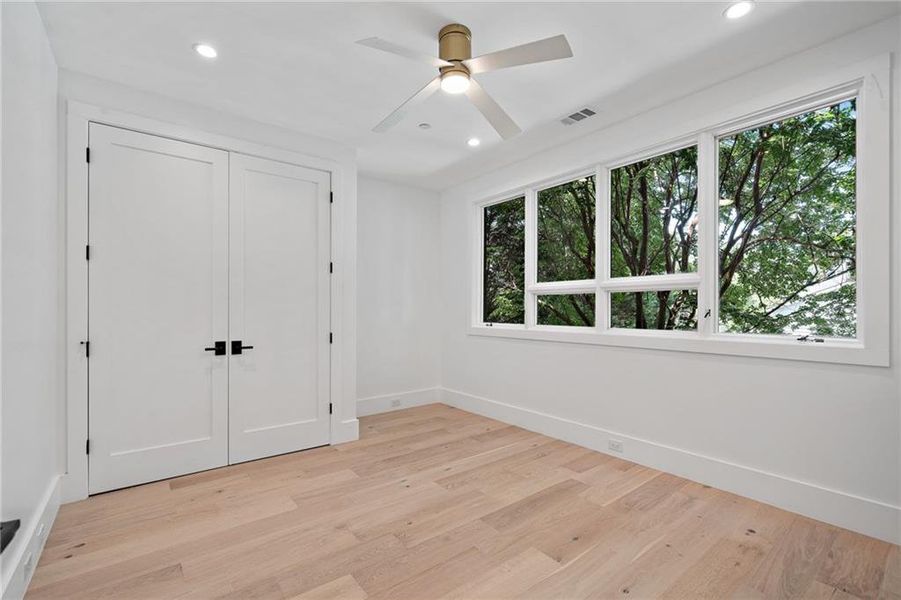 Spacious, unfurnished interior of a new home in , Atlanta (Image 18).