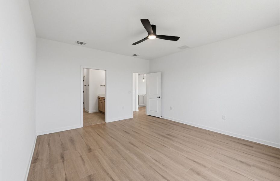 Spacious, unfurnished interior of a new home in Sun City Texas, Georgetown (Image 34).