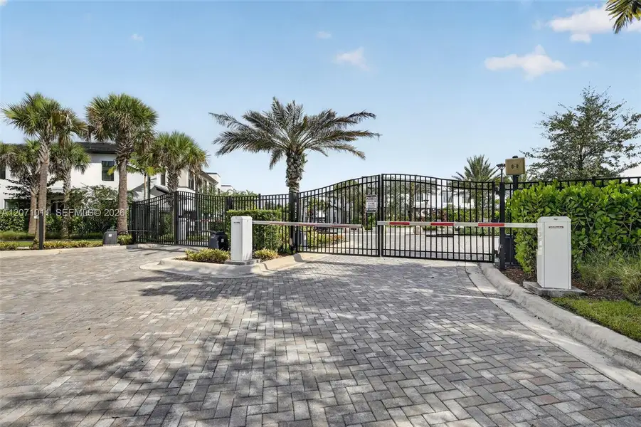 Community amenities in , Plantation (Image 34).