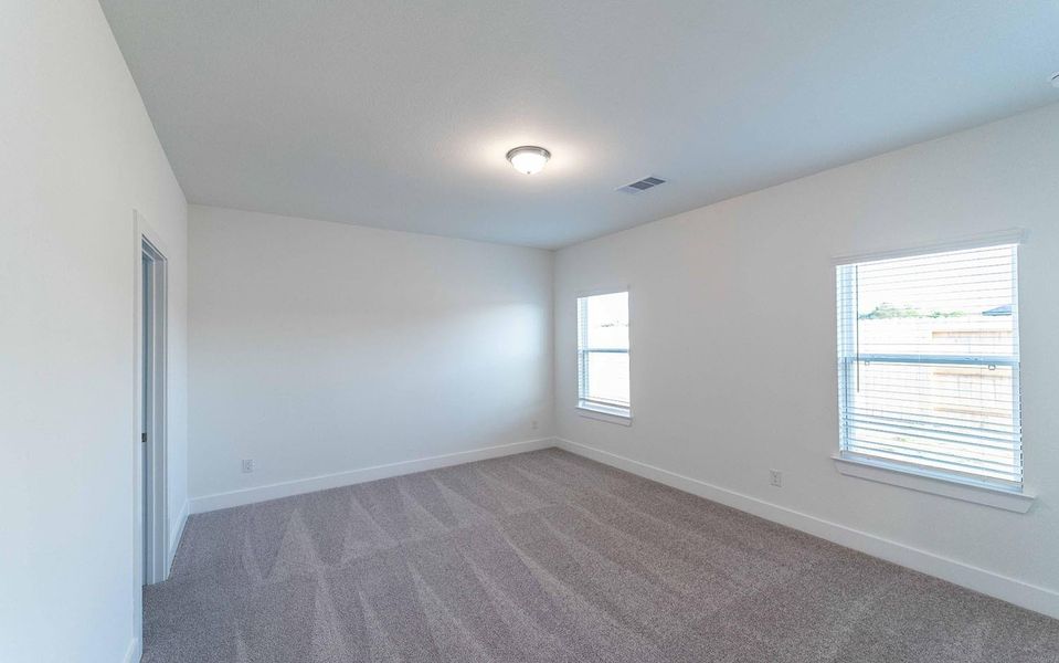 Spacious, unfurnished interior of a new home in River Ranch Meadows, Dayton (Image 10).