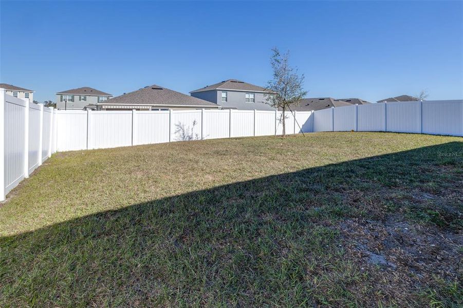 Exterior details and patio area of a home in , Bartow (Image 26).