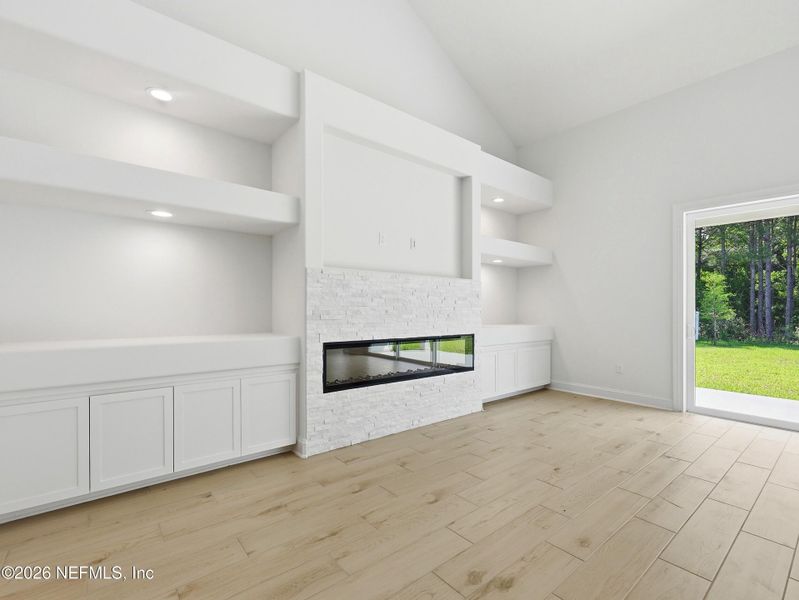 Spacious, unfurnished interior of a new home in Silver Landing At Silverleaf, St. Augustine (Image 39).