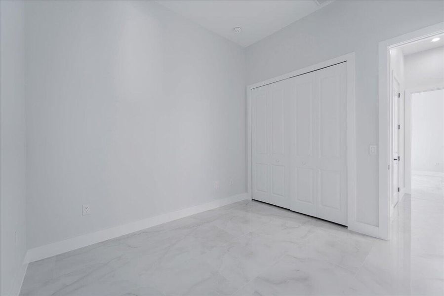 Spacious, unfurnished interior of a new home in , Lehigh Acres (Image 32).