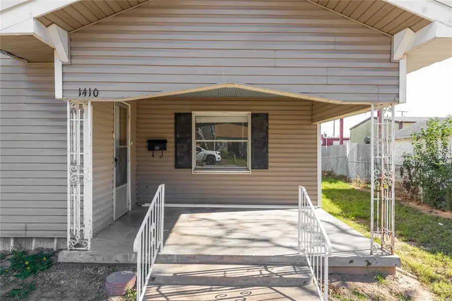 Exterior details and patio area of a home in , Brownwood (Image 14).