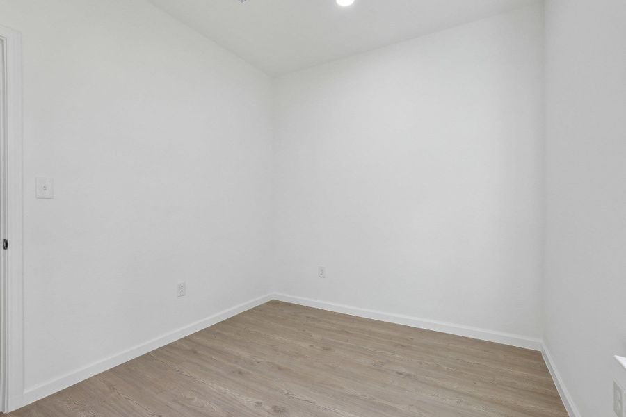 Spacious, unfurnished interior of a new home in , Bastrop (Image 26).