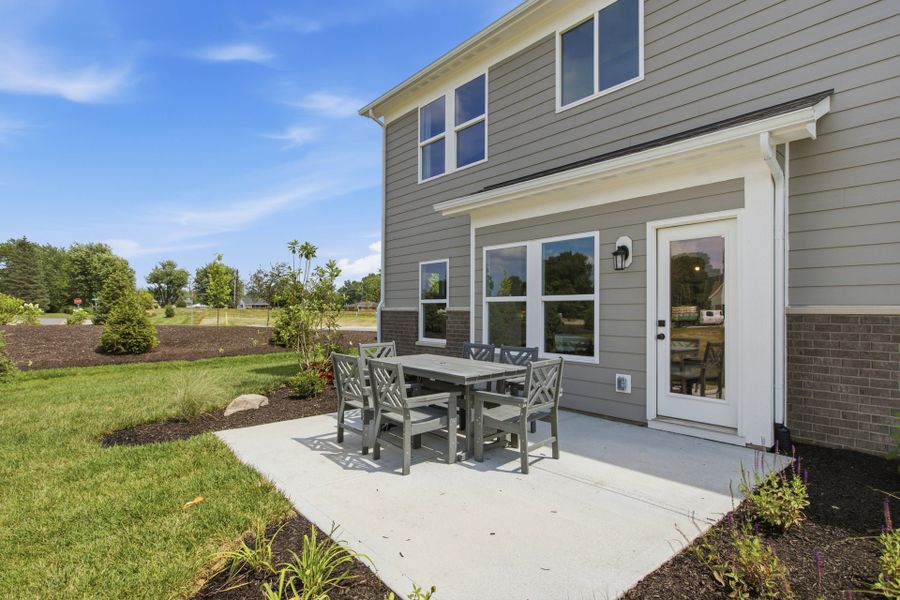 Representative exterior details of a home built from the Jensen by Fischer Homes in Twin Lakes, Hoschton (Image 3).