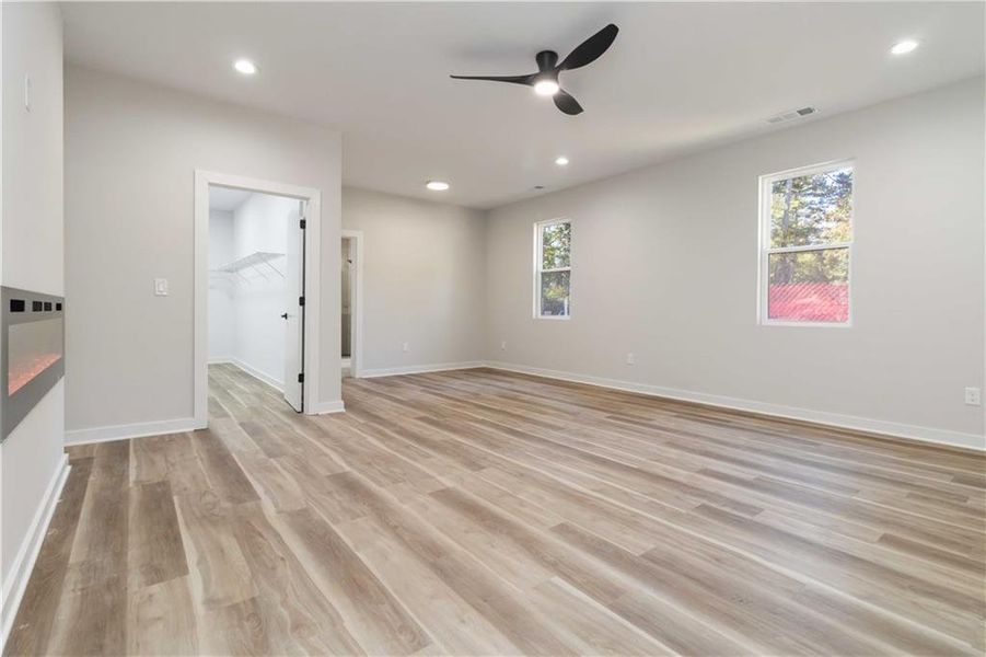Spacious, unfurnished interior of a new home in , Atlanta (Image 10).