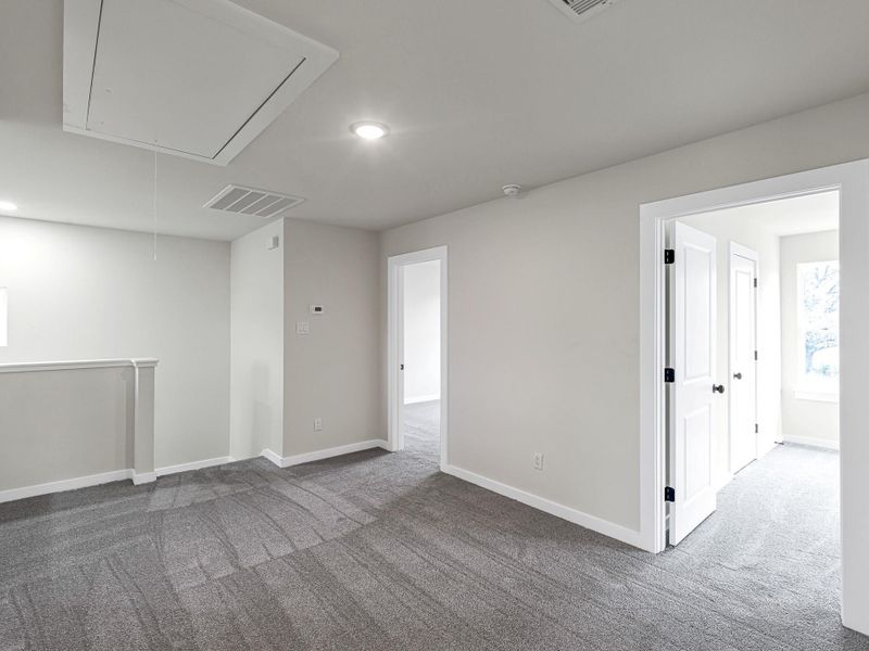 Spacious, unfurnished interior of a new home in , Hempstead (Image 19).