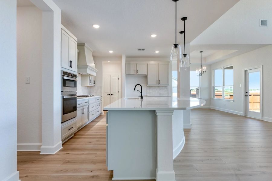 Kitchen, Breakfast, & Familiy Kitchen, Breakfast, & Familiy