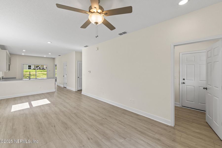 Spacious, unfurnished interior of a new home in , Jacksonville (Image 27).