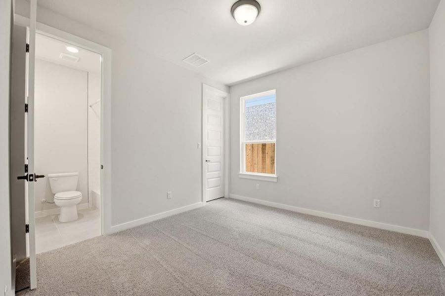 Spacious, unfurnished interior of a new home in Heritage, Dripping Springs (Image 28).