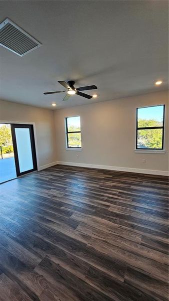 Spacious, unfurnished interior of a new home in , Tampa (Image 52).