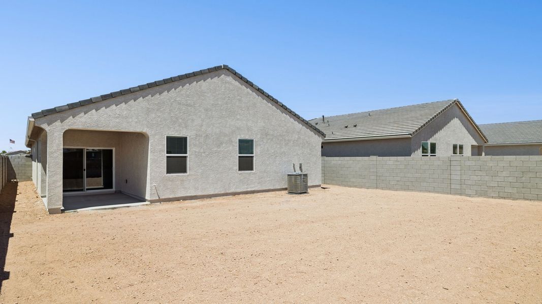 Representative exterior details of a home built from the Lakeway by D.R. Horton in Heartland Ranch, Coolidge (Image 3).