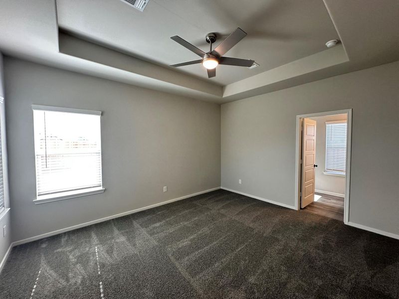 Spacious, unfurnished interior of a new home in , Iowa Colony (Image 8).