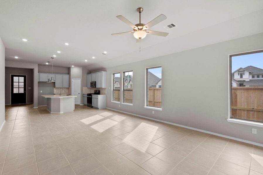 Spacious, unfurnished interior of a new home in Escondido, Magnolia (Image 23).