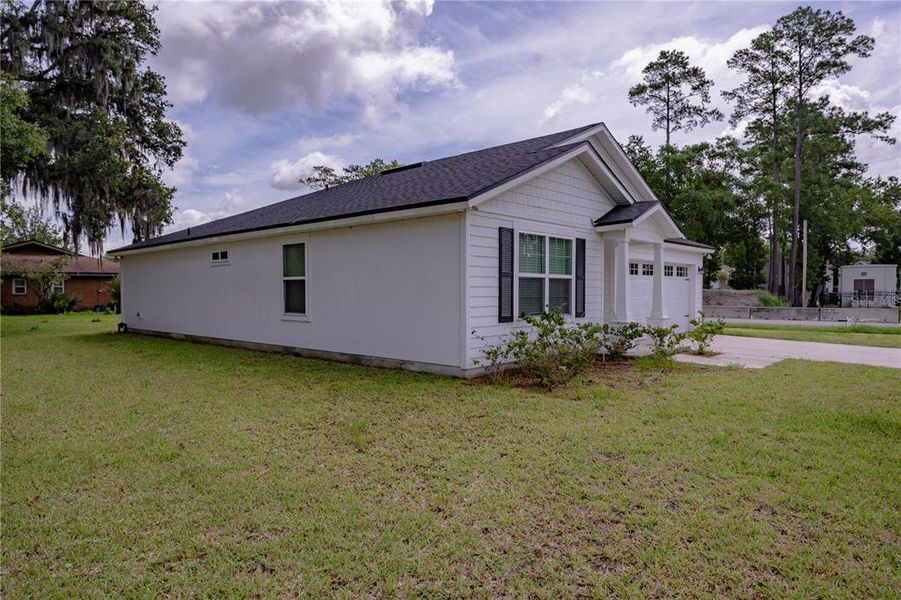 Exterior details and patio area of a home in , Jacksonville (Image 21). Exterior details and patio area of a home in , Jacksonville (Image 21).
