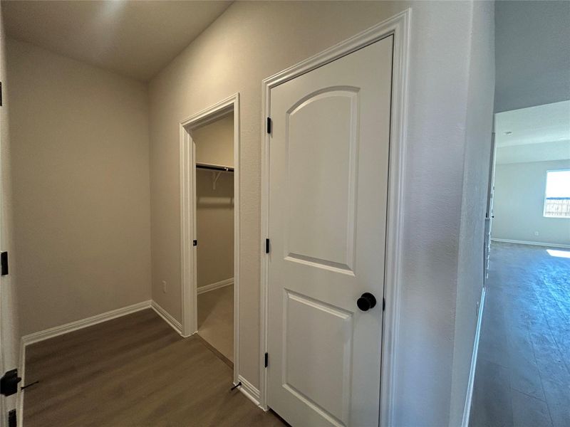 Spacious, unfurnished interior of a new home in Willow Springs, Buda (Image 28). Spacious, unfurnished interior of a new home in Willow Springs, Buda (Image 28).