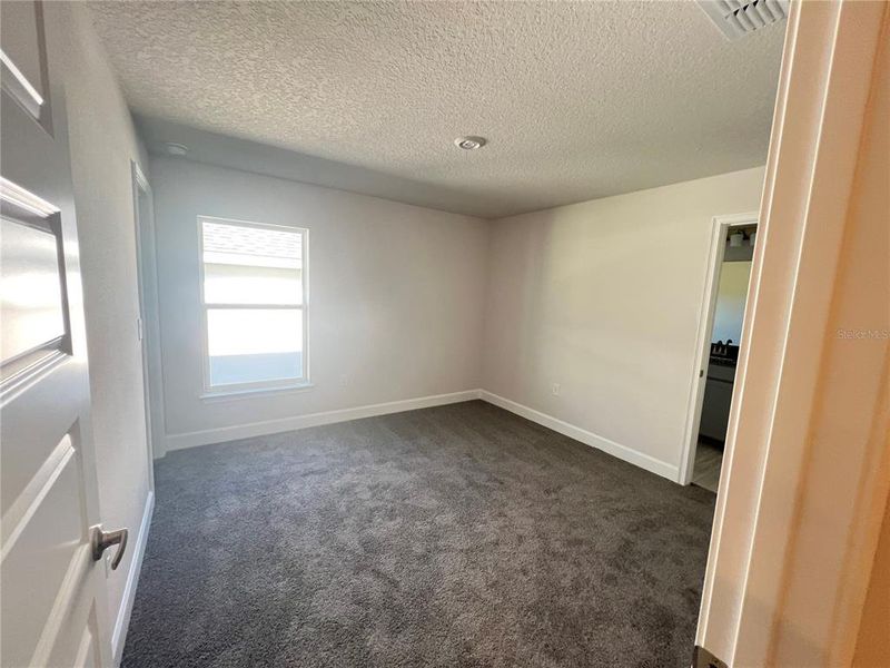 Spacious, unfurnished interior of a new home in , Dade City (Image 15).