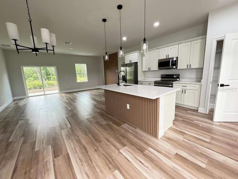 Spacious, unfurnished interior of a new home in , Port Charlotte (Image 14).
