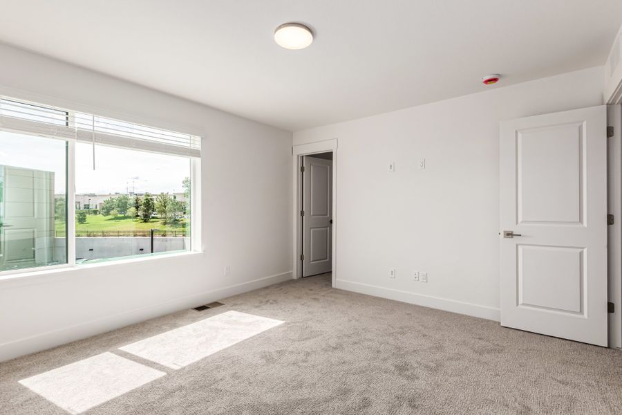 Spacious, unfurnished interior of a new home in Ascent at Inverness, Englewood (Image 20).