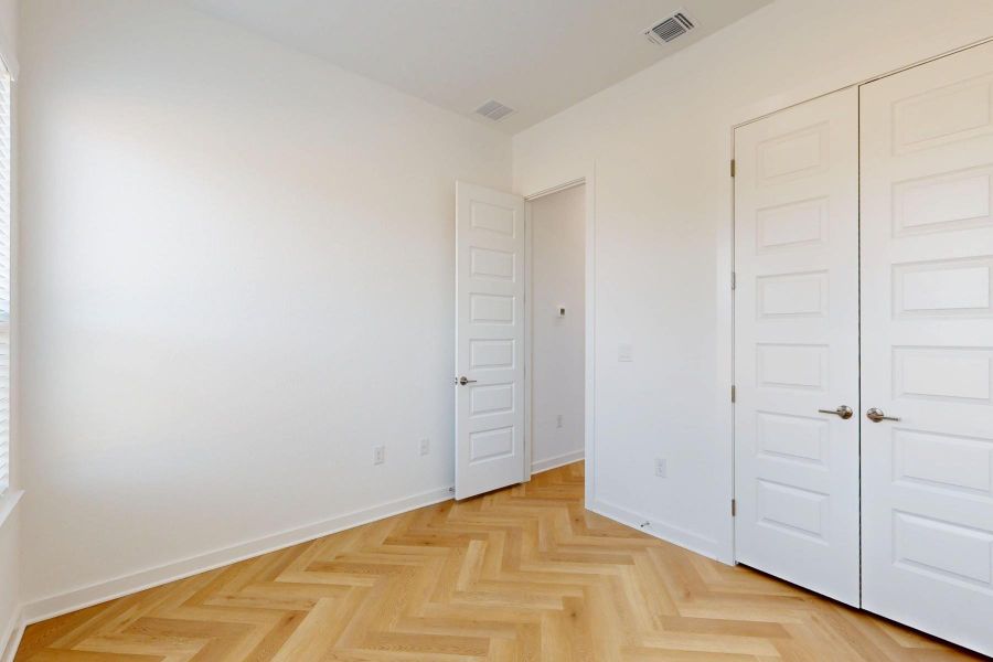 Spacious, unfurnished interior of a new home in Barksdale, Leander (Image 25).