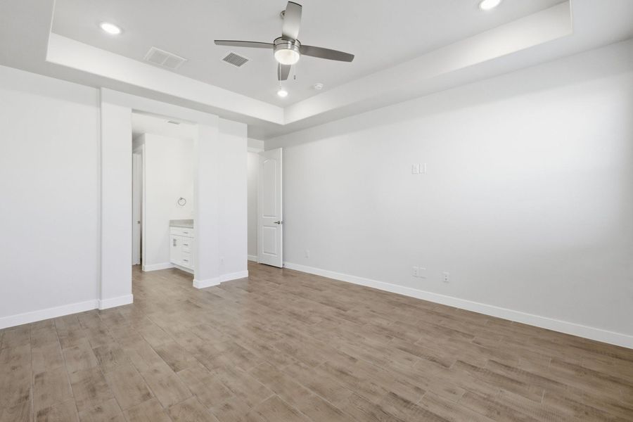 Spacious, unfurnished interior of a new home in Emerald Estates, El Paso (Image 20).