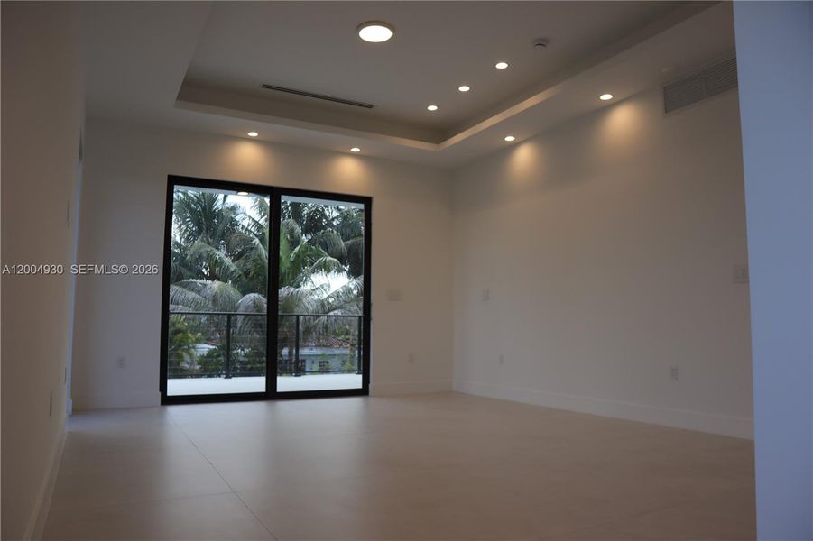 Spacious, unfurnished interior of a new home in , Miami (Image 40).