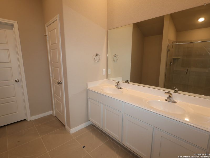 Furnished interior view inside a new home in Greenspoint Heights, Seguin (Image 9).