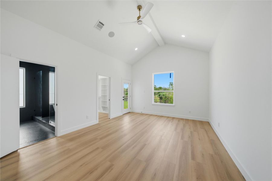 Spacious, unfurnished interior of a new home in , Houston (Image 9).