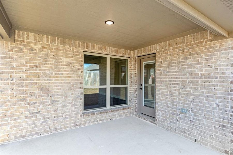 Exterior details and patio area of a home in Sable Creek, Sanger (Image 25).