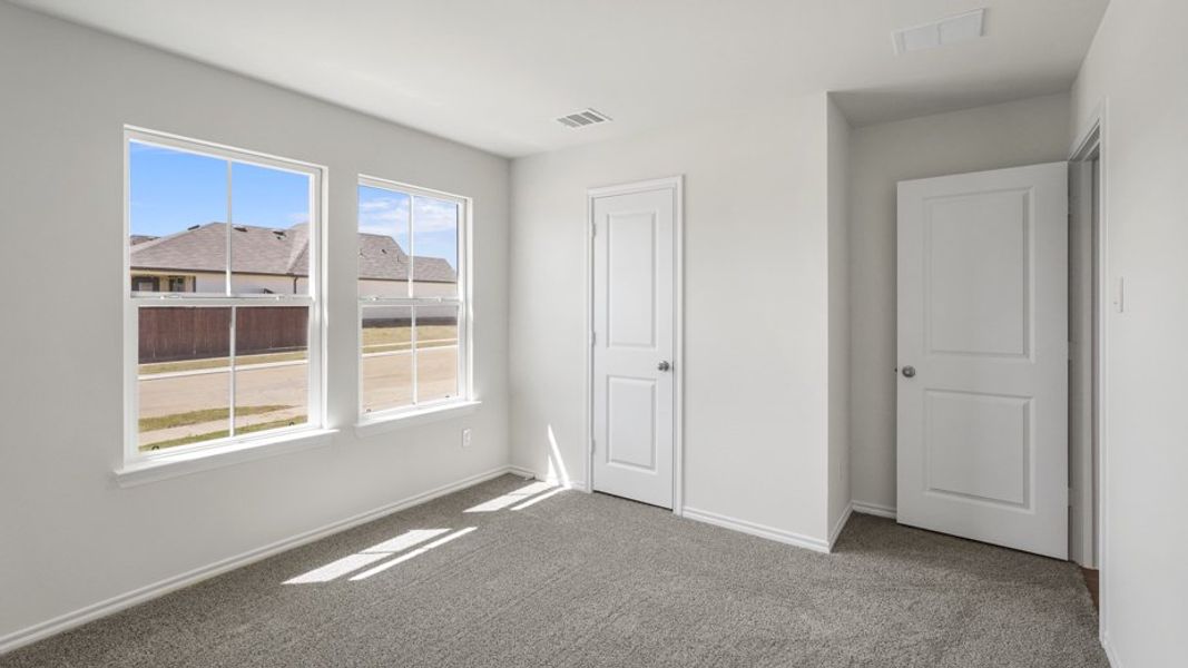 Spacious, unfurnished interior of a new home in Valor Farms, Royse City (Image 29).