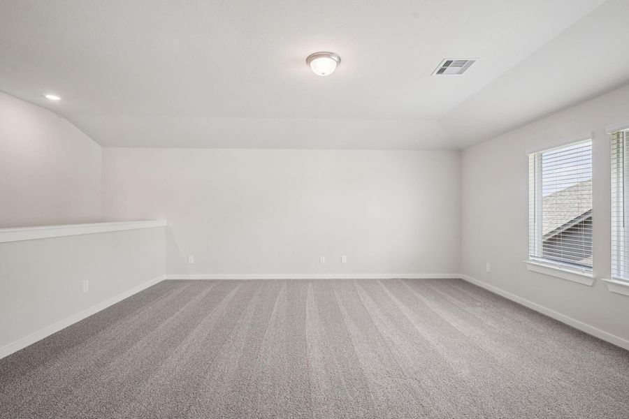 Spacious, unfurnished interior of a new home in Kingdom Heights, Rosenberg (Image 43).