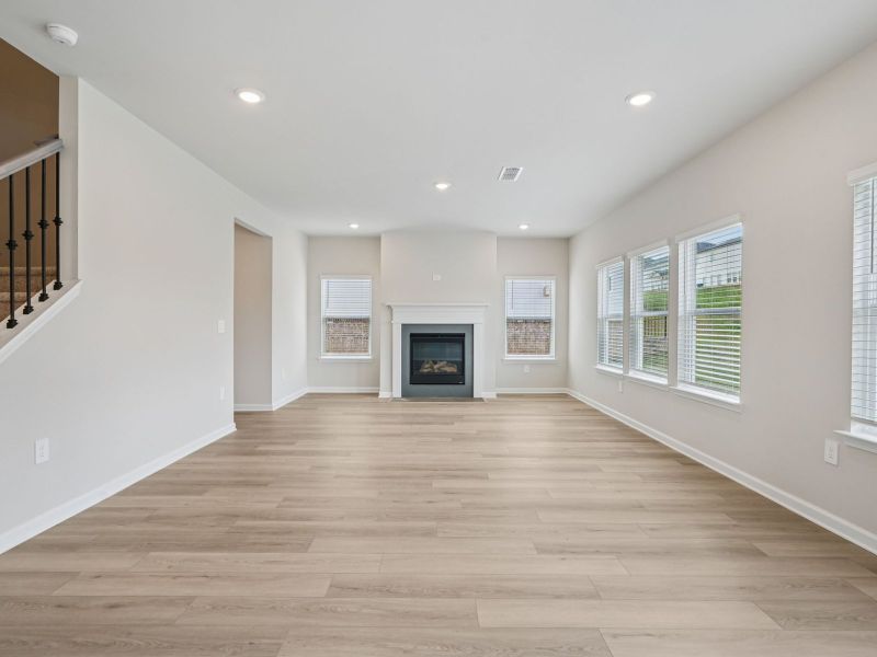 Spacious, unfurnished interior of a new home in Northwoods at Mirror Lake, Villa Rica (Image 12).