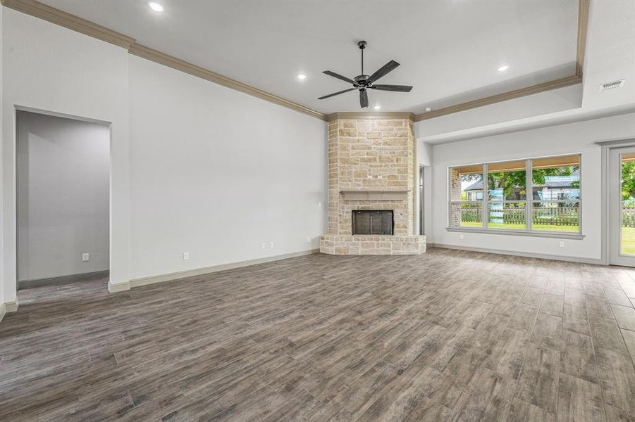 Spacious, unfurnished interior of a new home in Pecan Plantation, Granbury (Image 37).