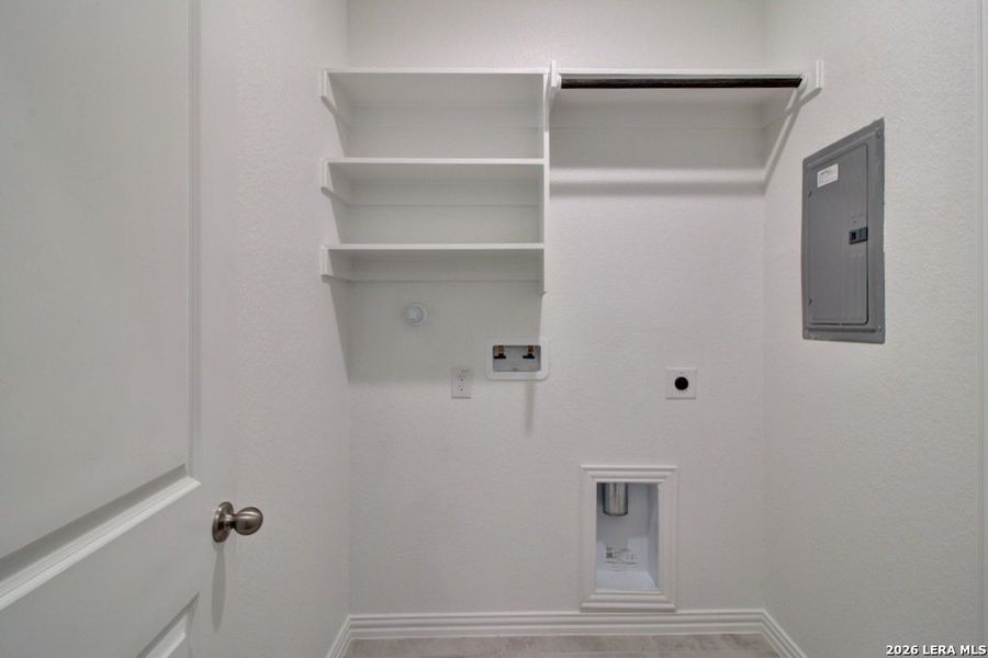 Spacious, unfurnished interior of a new home in The Crossvine, Schertz (Image 12).
