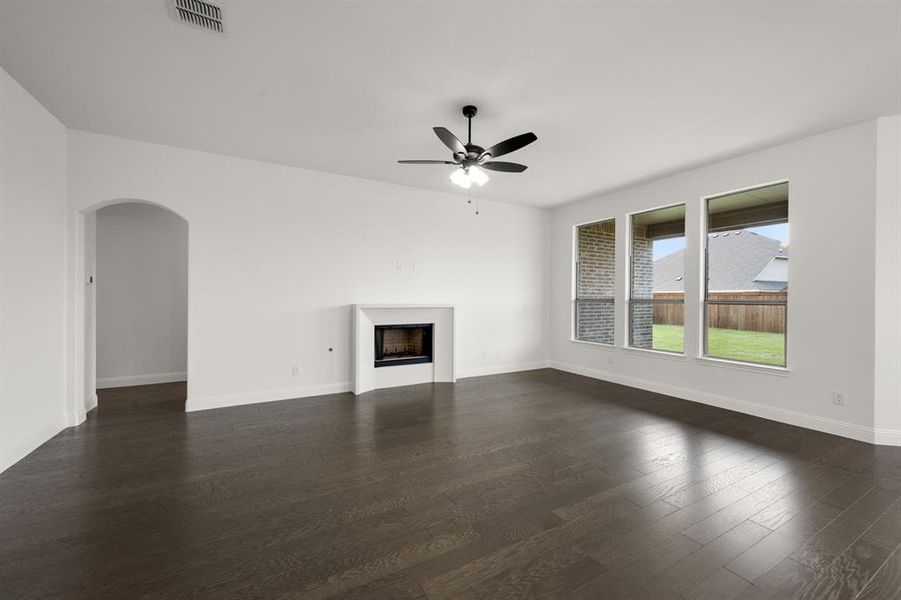 7725 Sweet Sorghum- Living Room