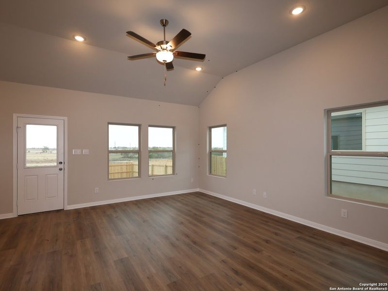 Spacious, unfurnished interior of a new home in Paloma Park, Converse (Image 32).